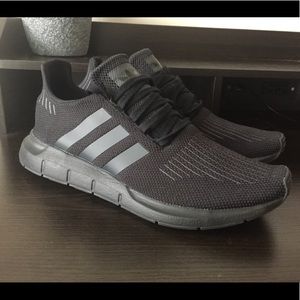 Men’s Adidas Swift Run in all black